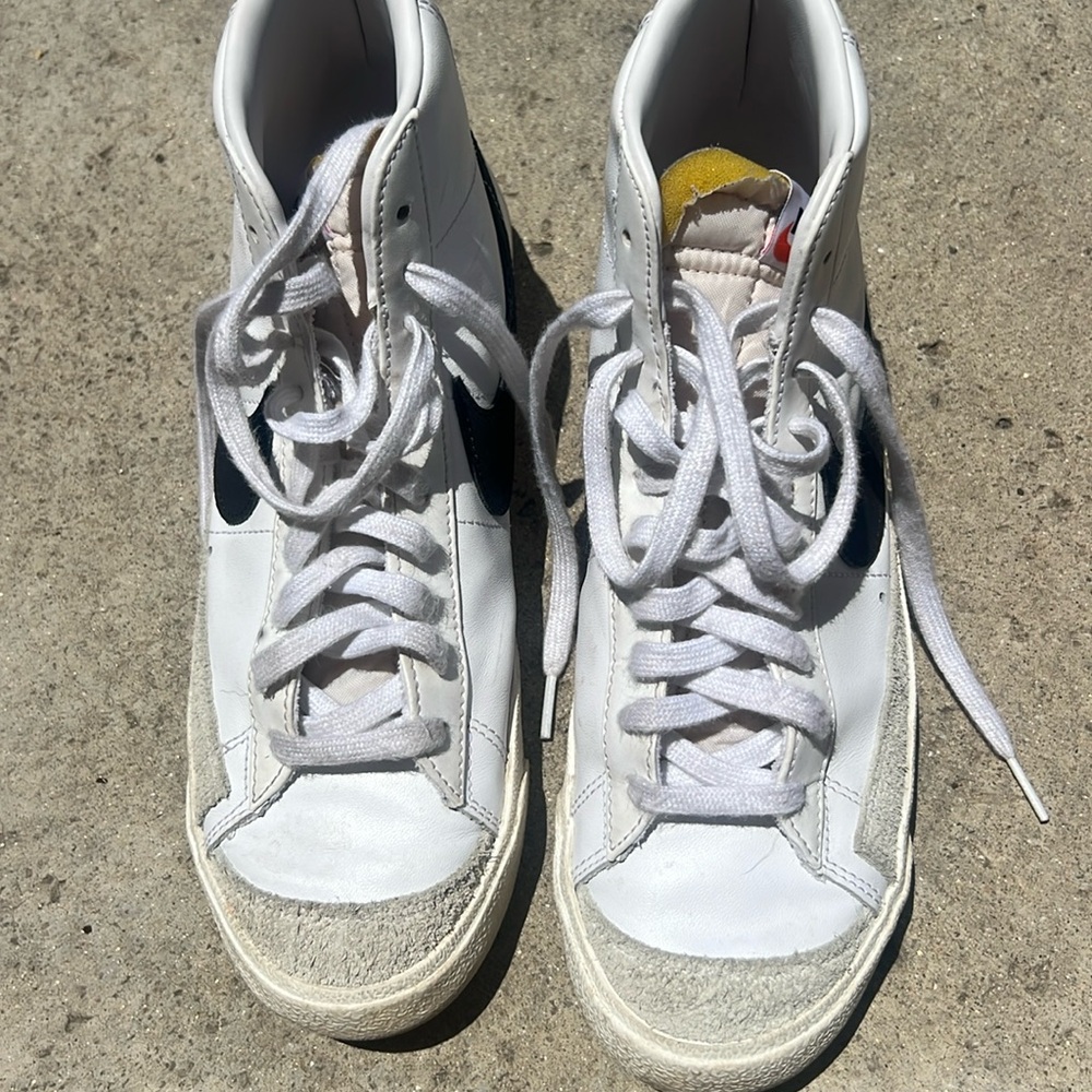 Men’s white Nike blazers size 9.5